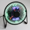 15cm Mini USB-Tischventilator Ventilator Aus Metall Mit LED-Animation Für Temperatur Und Uhrzeit - Stufenlos Neigbar Um 360°, Energiesparend, Extrem Leise