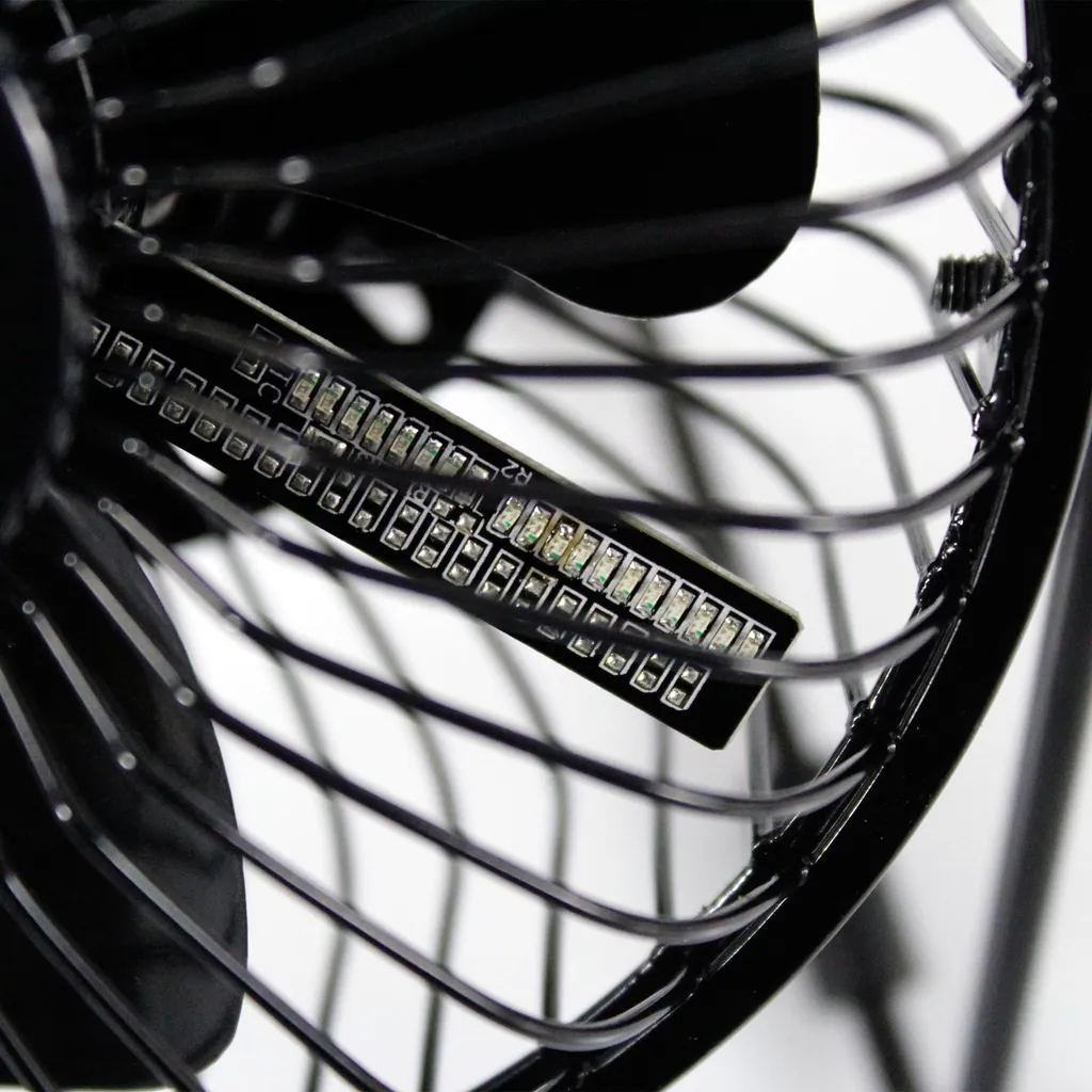 15cm Mini USB-Tischventilator Ventilator Aus Metall Mit LED-Animation Für Temperatur Und Uhrzeit - Stufenlos Neigbar Um 360°, Energiesparend, Extrem Leise – Bild 4
